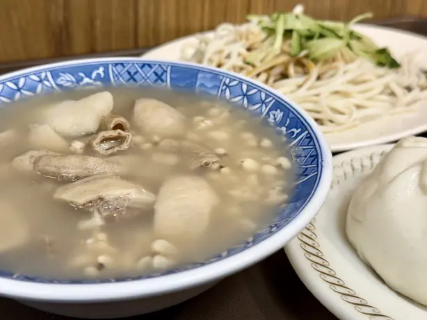 Foto von Original Taiwanesische Sishen-Suppe (Vier-Götter-Suppe) – fertig angerichtet
