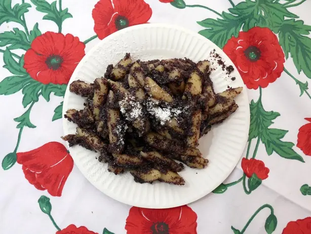 Foto von Original Waldviertler Mohnnudeln – Der österreichische Mehlspeisen-Klassiker – fertig angerichtet