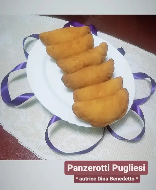 Foto von Originale Panzerotti Pugliesi (Frittierte Teigtaschen) – fertig angerichtet