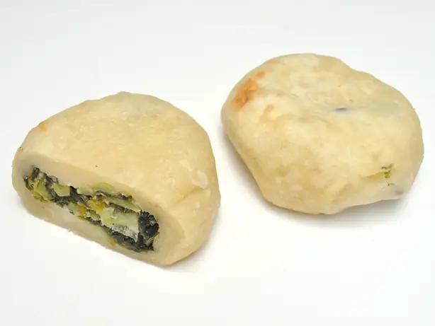 Foto von Oyaki (おやき) - Japanische Buchweizen-Knödel aus Nagano – fertig angerichtet