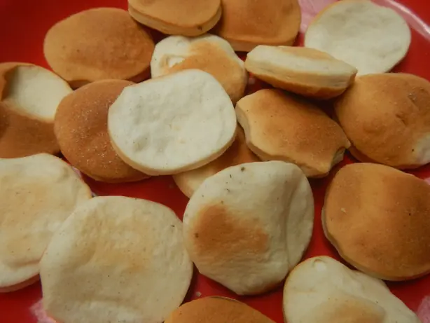 Foto von Paborita - Knusprige philippinische Blätterteig-Kekse – fertig angerichtet