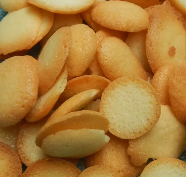 Foto von Paciencia - Zarte philippinische Baiser-Kekse mit Calamansi-Note – fertig angerichtet