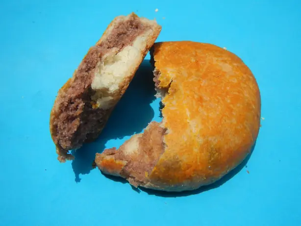 Foto von Pan de Monggo (Gefülltes Mungobohnen-Brot) – fertig angerichtet