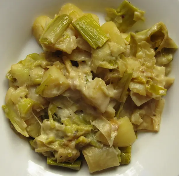 Foto von Papet Vaudois (Waadtländer Lauchgemüse mit Kohlwurst) – fertig angerichtet