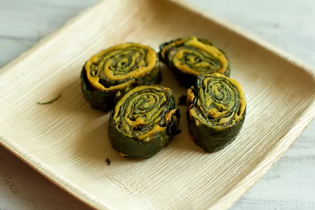 Foto von Patra (Indische Colocasia-Blatt-Rollen) – fertig angerichtet