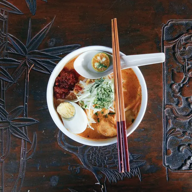 Foto von Penang Asam Laksa – fertig angerichtet
