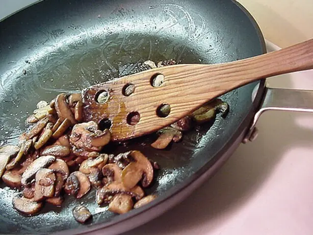 Foto von Perfekt sautierte Pilze (Sautéed Mushrooms) – fertig angerichtet