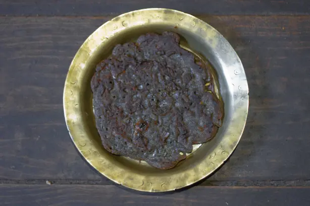 Foto von Phapar ko Roti (Nepalesisches Buchweizen-Fladenbrot) – fertig angerichtet