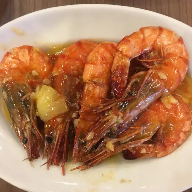 Foto von Pininyahang Hipon (Philippinische Garnelen in Ananas-Kokos-Sauce) – fertig angerichtet