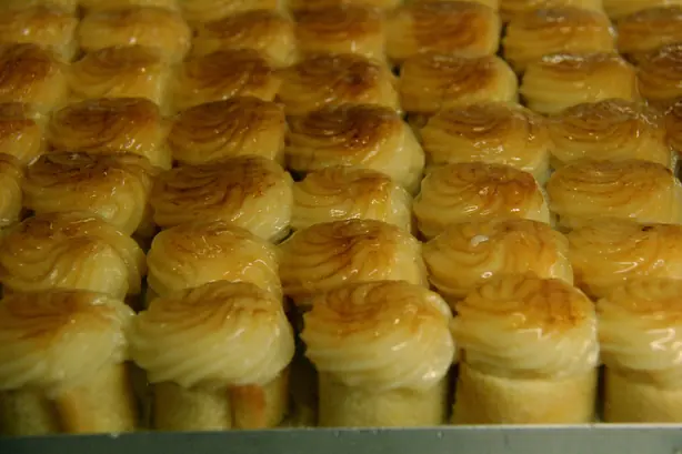 Foto von Piononos de Santa Fe (Spanische Papst-Törtchen) – fertig angerichtet