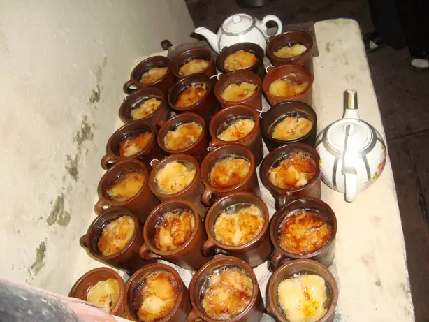 Foto von Piti – Aserbaidschanischer Lammeintopf im Tontopf – fertig angerichtet