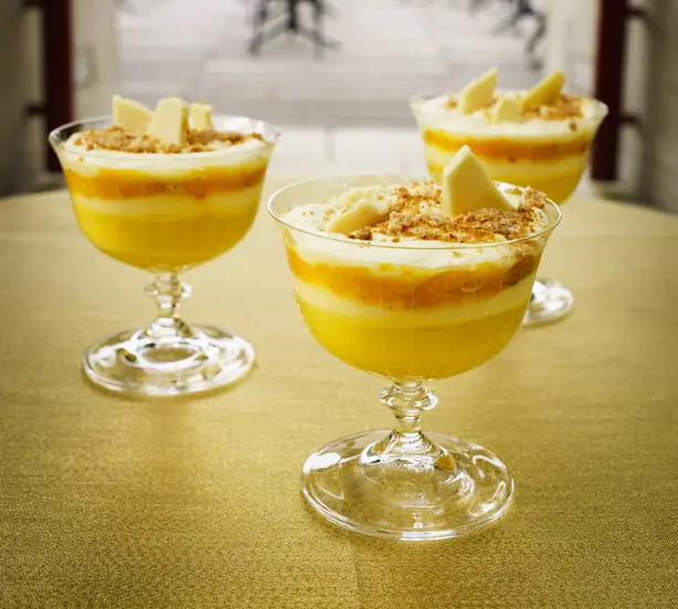 Foto von Platinum Pudding – Das offizielle Jubilee-Trifle – fertig angerichtet