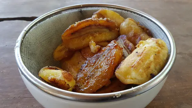 Foto von Pritong Saging (Philippinische gebratene Kochbananen) – fertig angerichtet