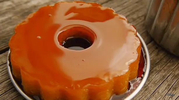 Foto von Pudim Abade de Priscos – Der himmlische portugiesische Eigelb-Pudding – fertig angerichtet