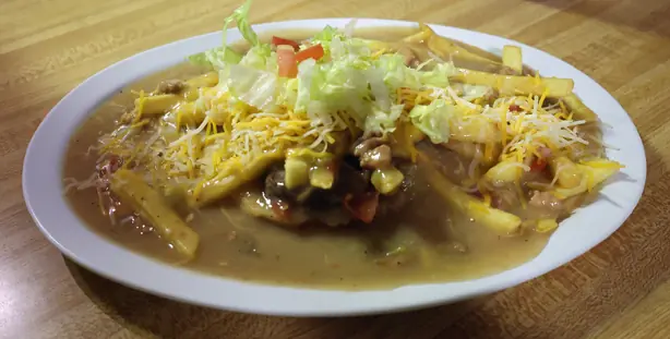 Foto von Pueblo Slopper (Burger in Grüner Chili-Sauce) – fertig angerichtet