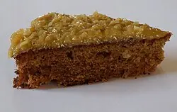 Foto von Queen Elizabeth Cake (Kanadischer Dattelkuchen) – fertig angerichtet