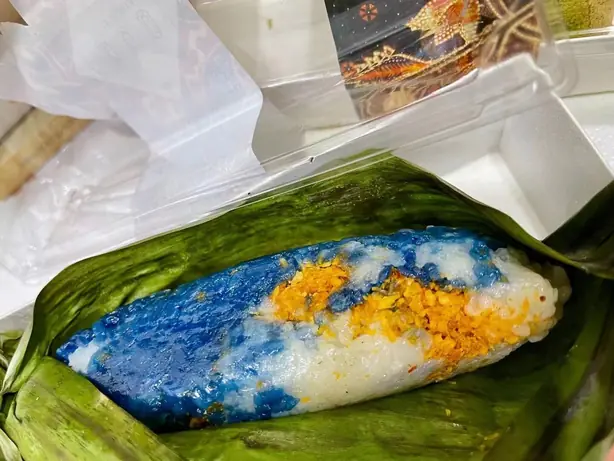 Foto von Rempah Udang (Würzige Garnelen-Klebreis-Röllchen) – fertig angerichtet