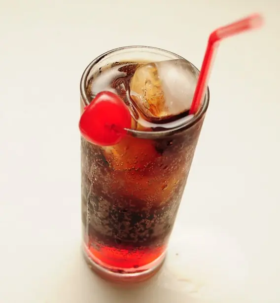 Foto von Roy Rogers (Alkoholfreier Cocktail) – fertig angerichtet