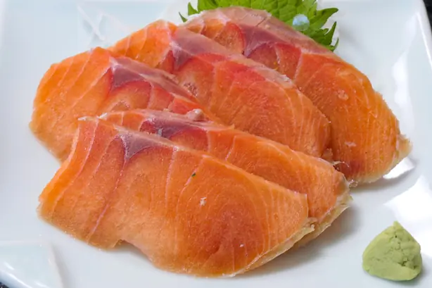 Foto von Ruibe (Gefrorenes Ainu-Sashimi) – fertig angerichtet