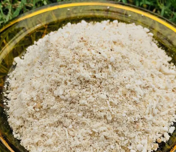 Foto von Sasagun (Traditioneller Batak-Reismehl-Snack) – fertig angerichtet