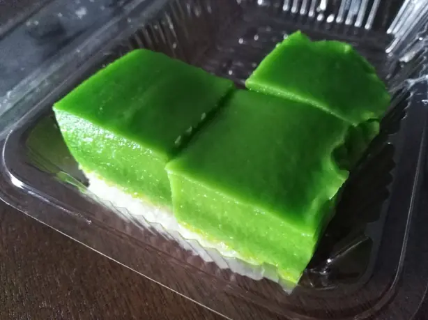 Foto von Seri Muka (Malaysischer Pandan-Reiskuchen) – fertig angerichtet