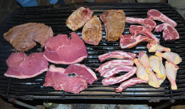 Foto von Shisa Nyama (Südafrikanisches Township-Braai) – fertig angerichtet