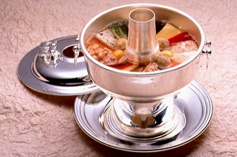 Foto von Sinseollo (Koreanischer königlicher Feuertopf) – fertig angerichtet