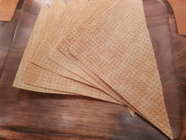 Foto von Skjenning (Norwegisches süßes Fladenbrot) – fertig angerichtet