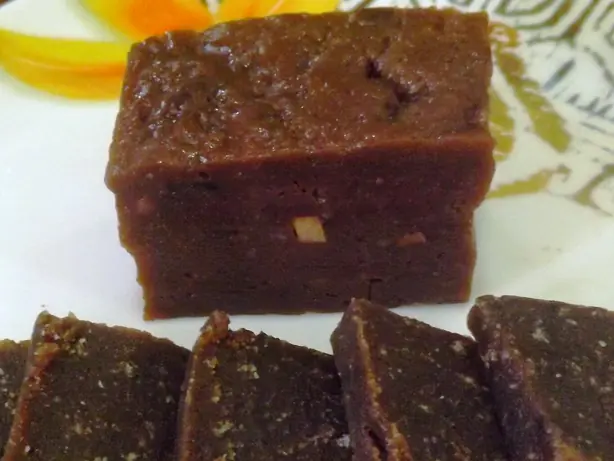 Foto von Sri Lanka Kalu Dodol - Das schwarze Gold aus Reismehl und Kokosmilch – fertig angerichtet