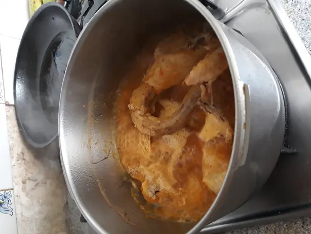 Foto von Südamerikanisches Seco (Koriander-Fleischeintopf) – fertig angerichtet