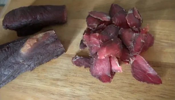 Foto von Suho meso (Balkan-Räucherschinken) – fertig angerichtet