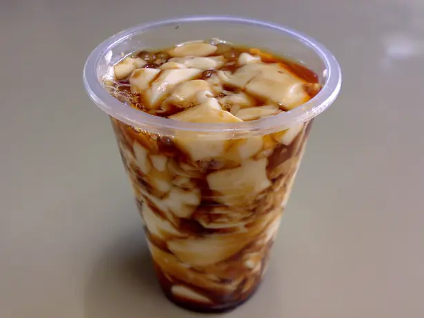 Foto von Taho (Philippinischer Seidentofu-Snack) – fertig angerichtet
