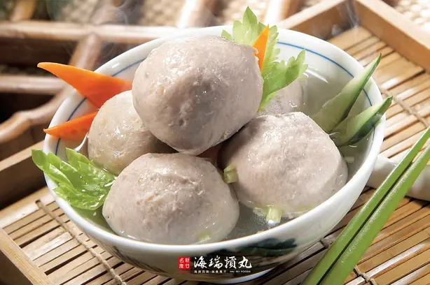 Foto von Taiwanische Gongwan (Elastische Schweinefleischbällchen) – fertig angerichtet