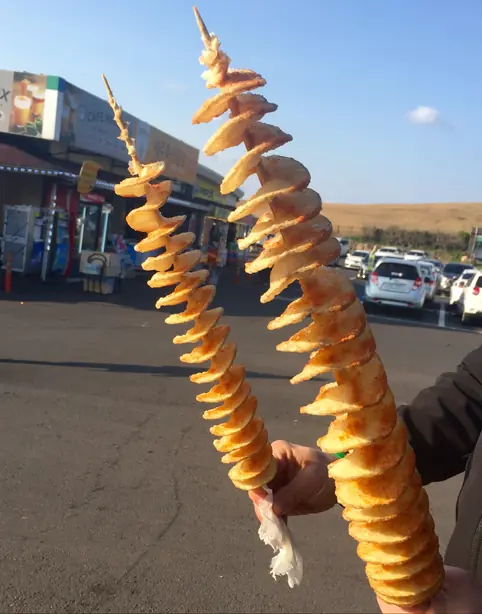 Foto von Tornado-Kartoffel (Spiral-Kartoffel) – fertig angerichtet