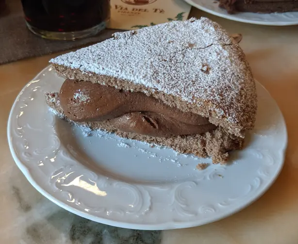 Foto von Torta 900 (Torta Novecento) – fertig angerichtet