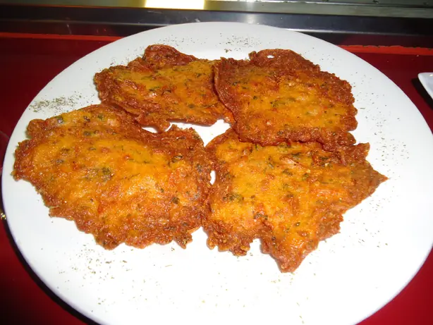 Foto von Tortillitas de camarones – fertig angerichtet