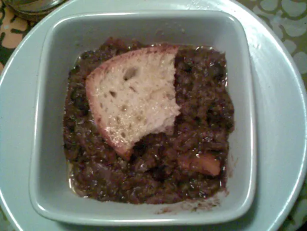 Foto von Toskanische Ribollita (Bohnen-Brotsuppe) – fertig angerichtet