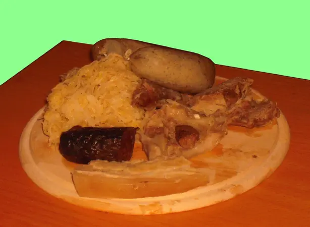 Foto von Traditionelle Deutsche Schlachteplatte – fertig angerichtet