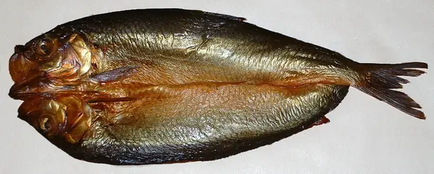 Foto von Traditionelle Englische Kipper (Geräucherter Hering) – fertig angerichtet