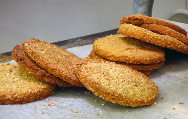 Foto von Traditionelle Schottische Haferkekse (Oatcakes) – Der knusprige Klassiker aus den Highlands – fertig angerichtet