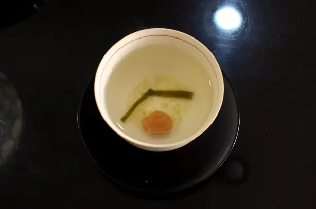 Foto von Traditioneller Kelp Tea (Kombu-cha) - Der Umami-Heiltee aus dem Meer – fertig angerichtet