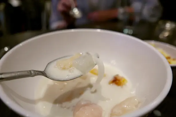 Wikipedia-Bild - Lychee,_mango,_macapuno_coconut_string,_nata_de_coco,_jackfruit.jpg - Foto: Lou Stejskal - CC BY 2.0