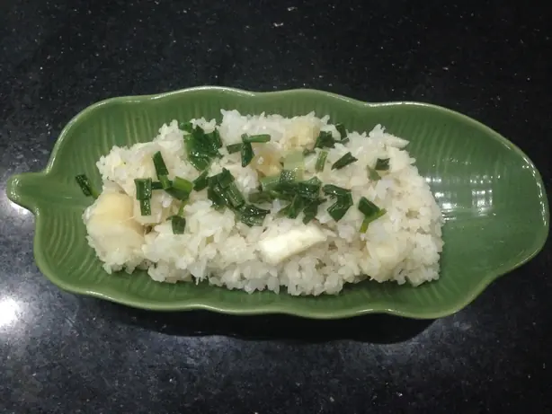 Foto von Vietnamesischer Klebreis (Xôi) – fertig angerichtet