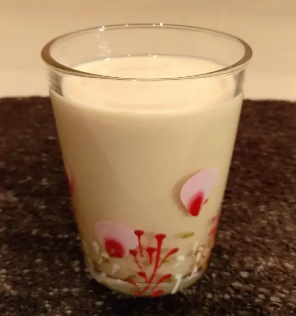 Foto von Warenjez (Russische gebackene Sauermilch) – fertig angerichtet