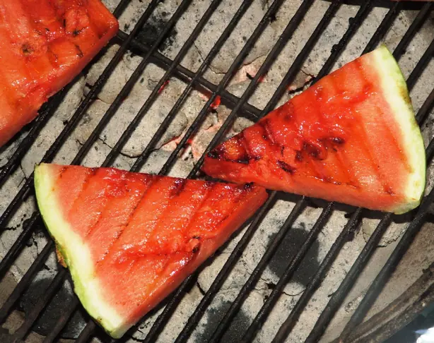 Wikipedia-Bild - Grilled_watermelon.JPG - Foto: Glane23 - CC BY-SA 3.0