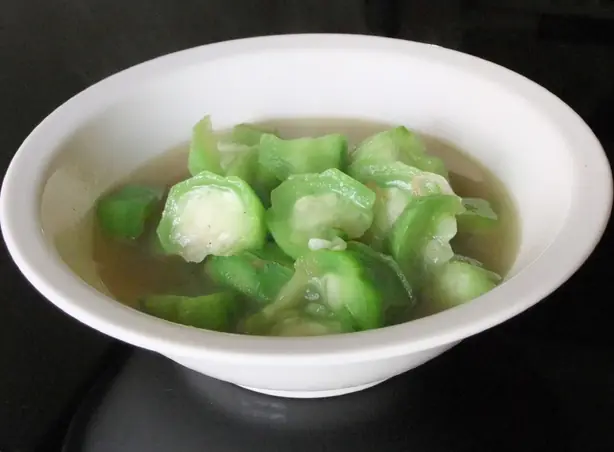 Foto von Westafrikanische Okra-Suppe (Fila Ila) – Der sämige Soulfood-Klassiker – fertig angerichtet