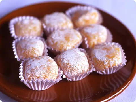 Foto von Yemas de Santa Teresa – fertig angerichtet