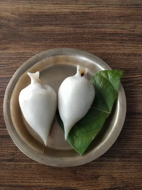 Foto von Yomari (Nepalesische gedämpfte Teigtaschen) – fertig angerichtet