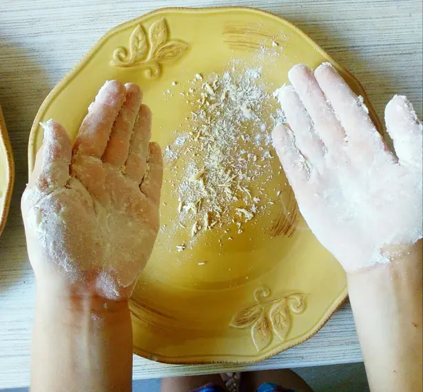 Foto von Zatiruha (Traditionelle Krümelnudelsuppe) – fertig angerichtet