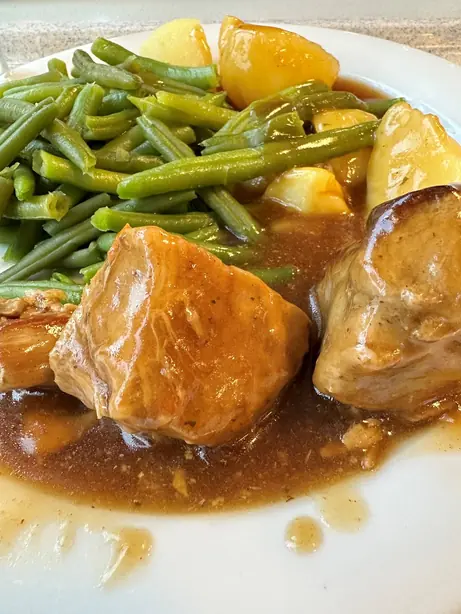 Foto von Ostfriesischer Snirtjebraten klassisch (2) – fertig angerichtet